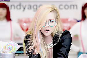 Avril Lavigne - Respects Kitty (Hottest Moments) [4K / Avril Only]