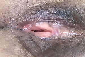I show my big hairy pussy after having fucked on the beach with my beautiful boss
