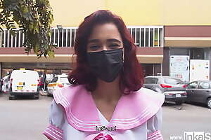 De esta manera engañas a una TIMIDA OTAKU VENEZOLANA a pasar una entrevista laboral por las calles de Lima 